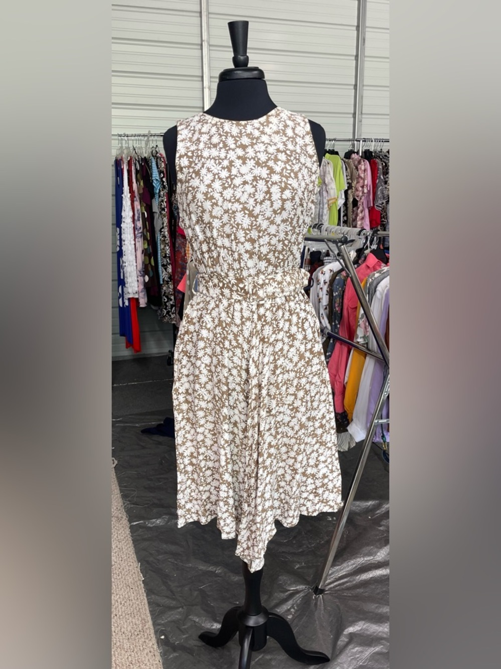 Vintage - Erika Beige and White Floral Belted Midi Dress